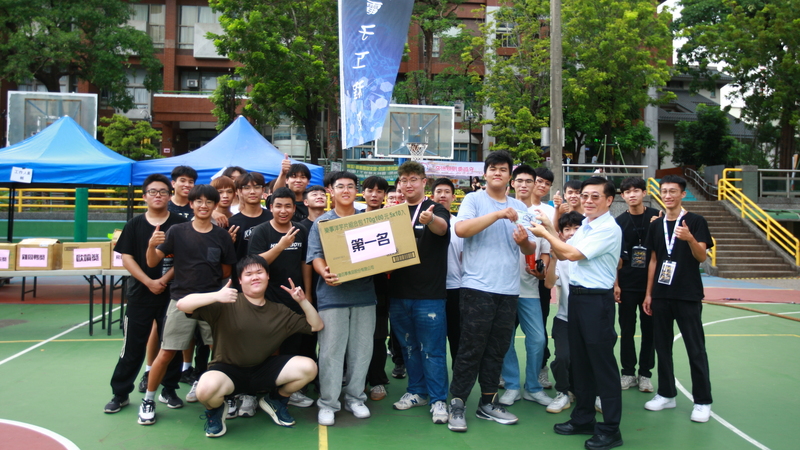 20251022【正修科技大學歡慶60週年校慶系列活動:工學院日-工學院暨系學會拔河比賽】p.2圖片(另開新視窗)